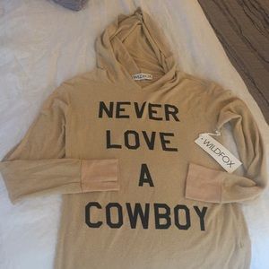 NWT WILDFOX Women’s sweatshirt